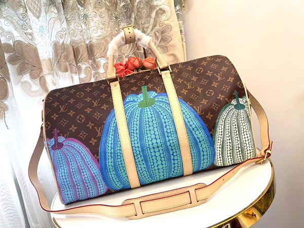 ルイヴィトンバッグ背面デザイン